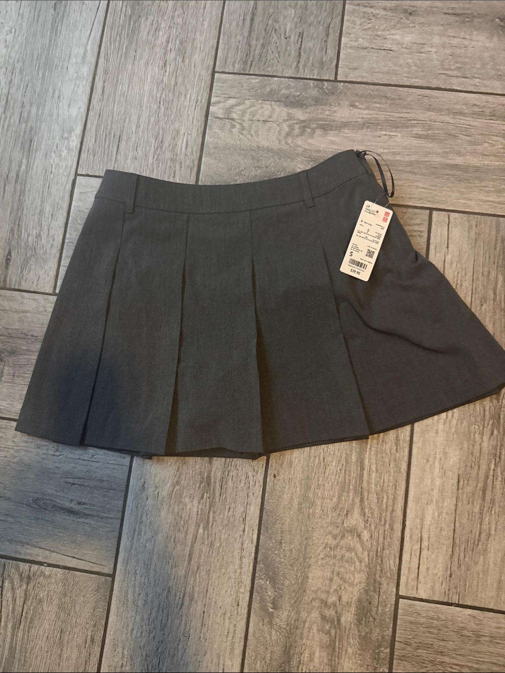 Uniqlo Charcoal Pleated Mini Skirt